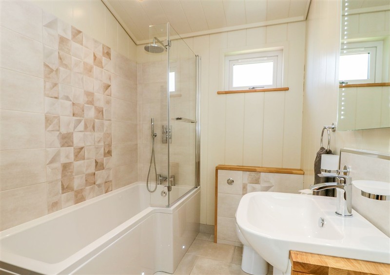 Bathroom at Kingfisher Lodge, Gargrave