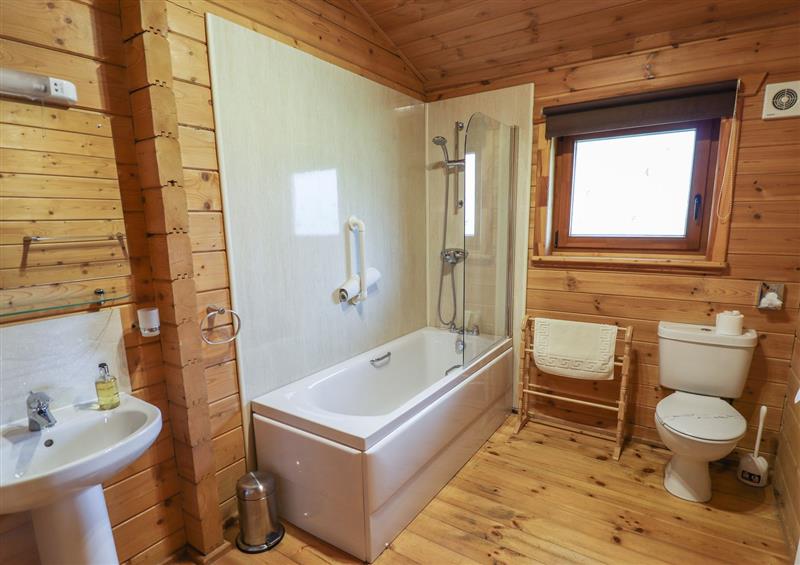 This is the bathroom at Kingfisher Lodge, Stainfield near Bardney