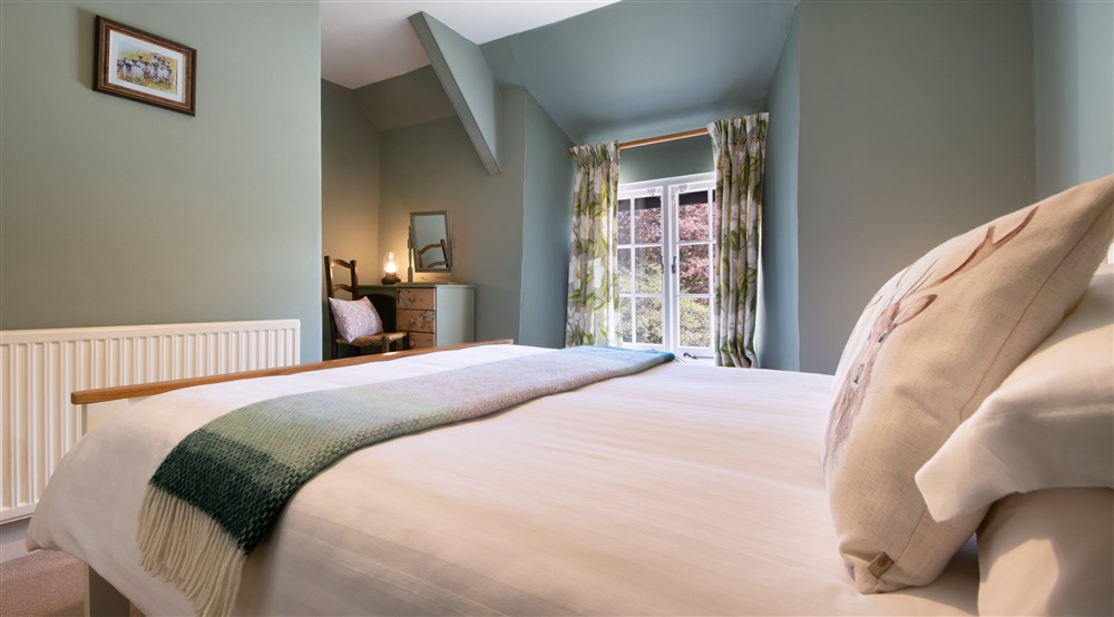 The double bedroom (photo 2) at Kingfisher View in Lynton, North Devon