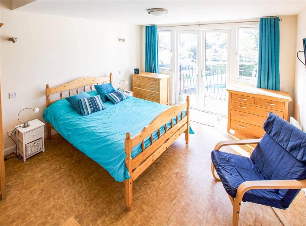 Double bedroom at Kingfishers in Christchurch, Dorset