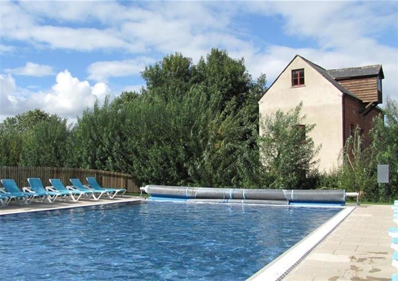 The swimming pool at Kingfishers Cottage 8, Cirencester