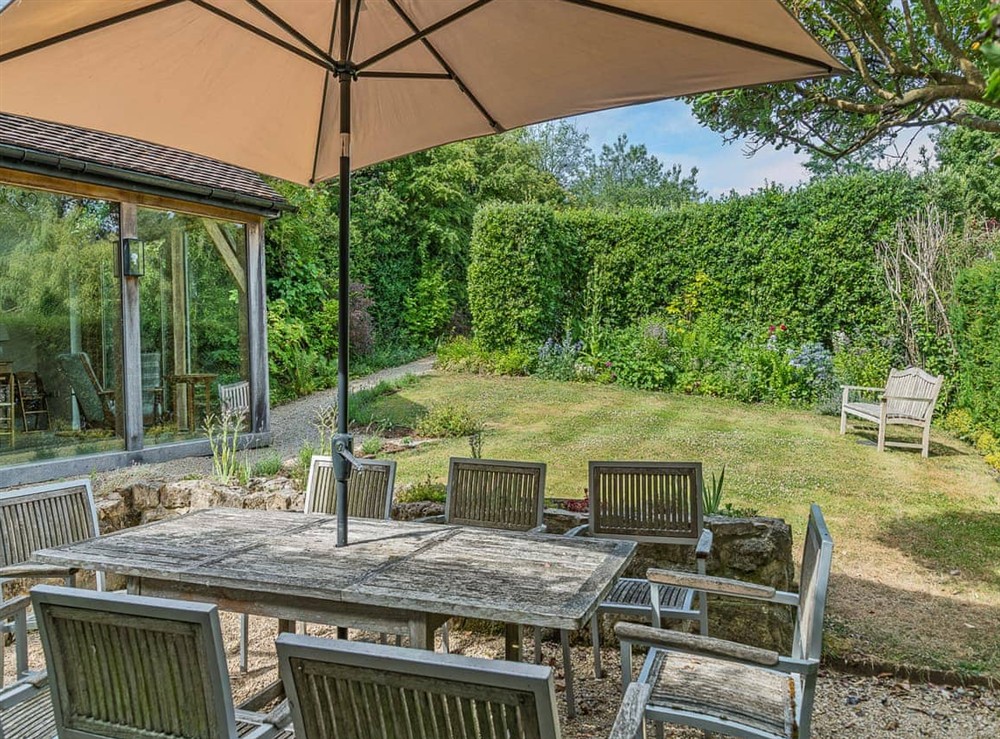 Sitting-out-area (photo 2) at Kings Cottage South in Salisbury, Wiltshire