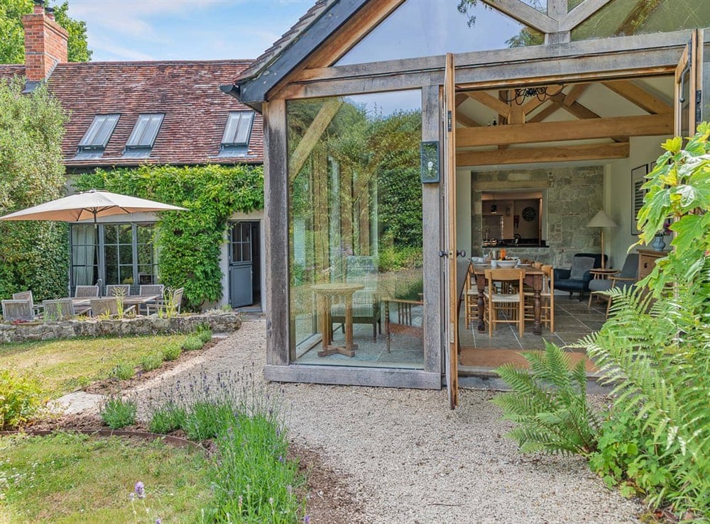 Sitting-out-area at Kings Cottage South in Salisbury, Wiltshire