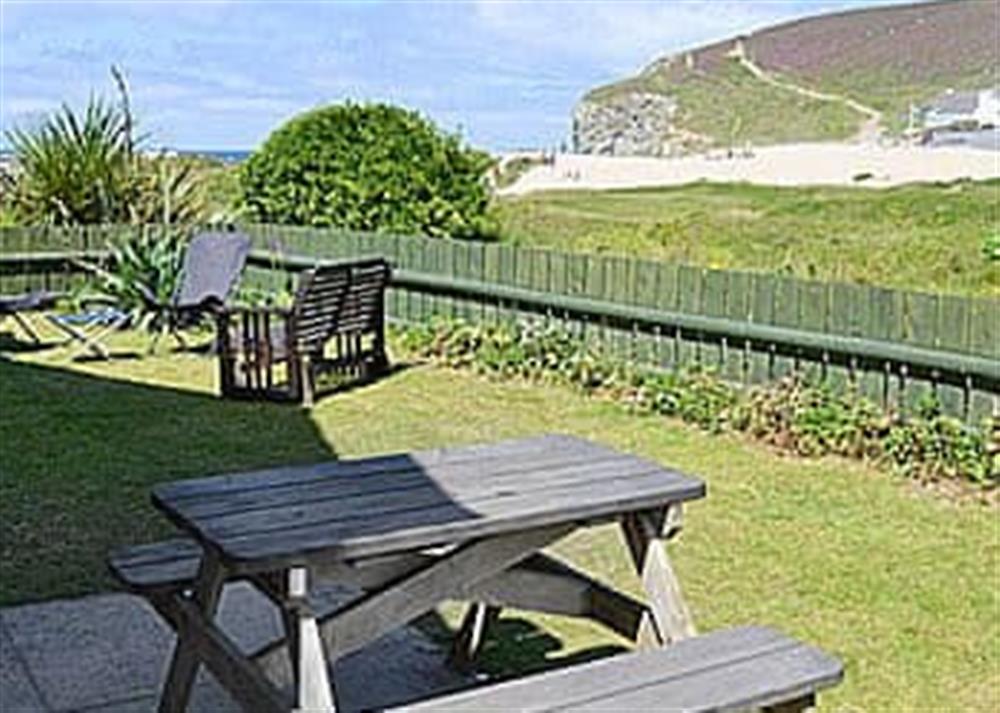 Sitting-out-area at Kingsholm in Porthtowan, Cornwall