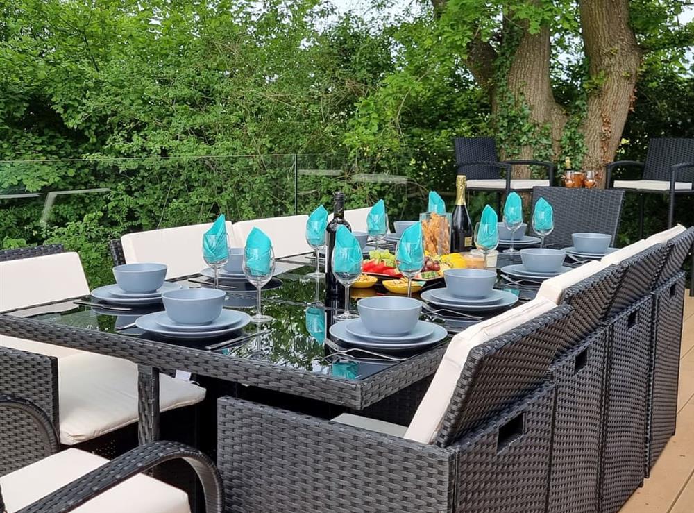 Outdoor eating area at Kingsley Paddocks in Compton Martin, Avon