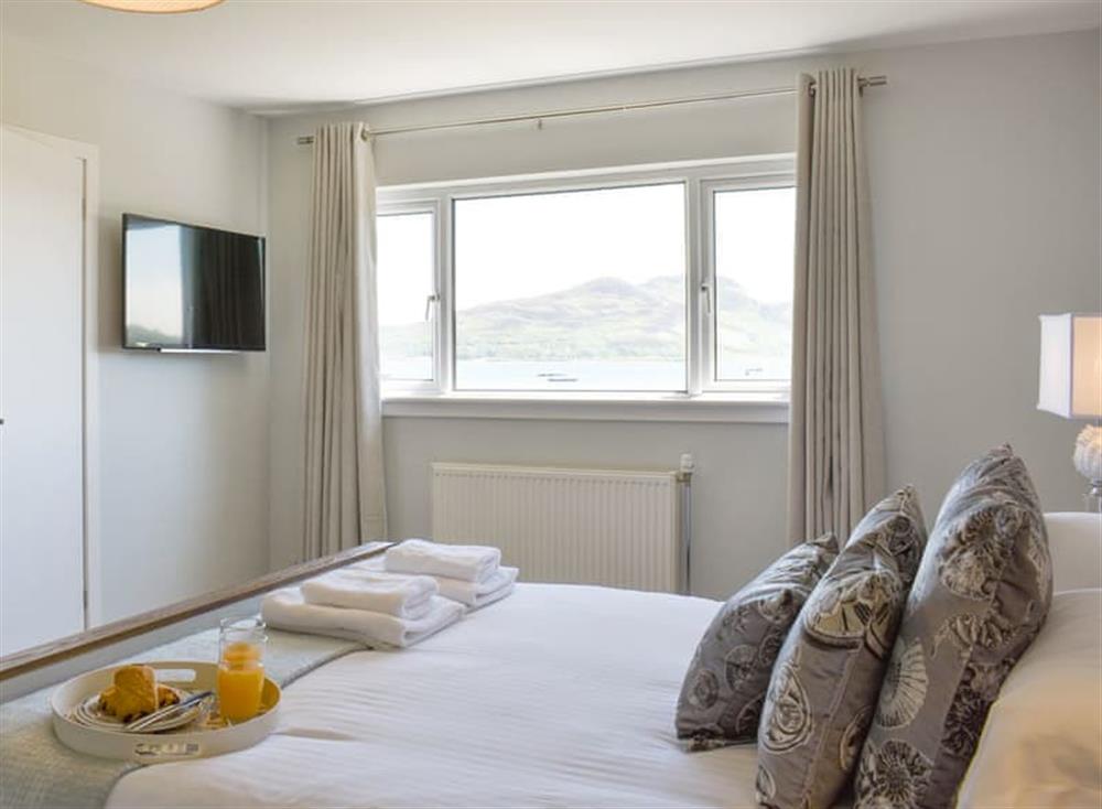 Peaceful en-suite double bedroom at Kinneil Land in Lamlash, Isle Of Arran