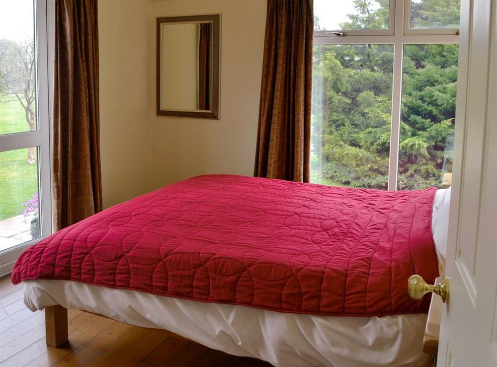 Double bedroom (photo 2) at Kinnelhook Holiday Cottage in Lochmaben, near Lockerbie, Dumfriesshire