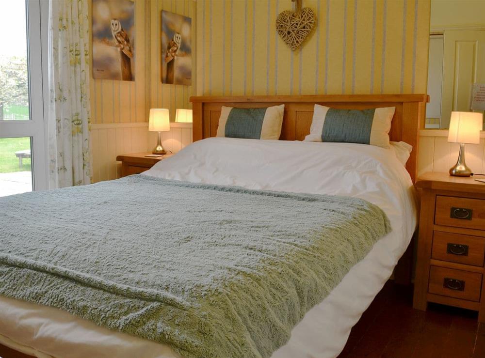 Double bedroom (photo 3) at Kinnelhook Holiday Cottage in Lochmaben, near Lockerbie, Dumfriesshire