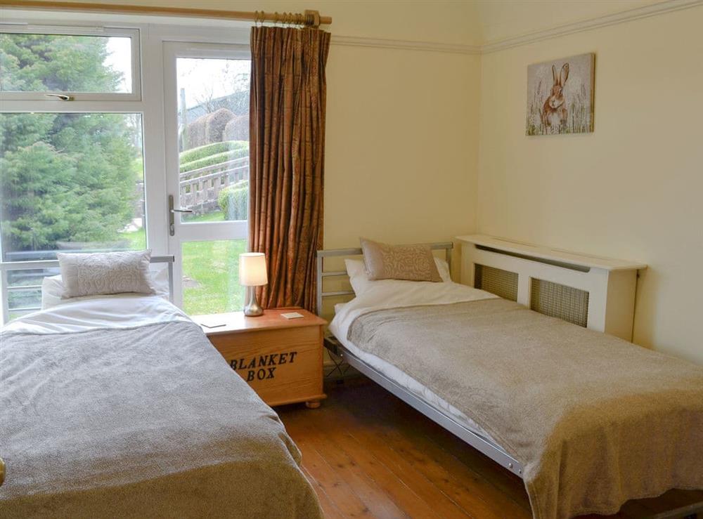 Twin bedroom at Kinnelhook Holiday Cottage in Lochmaben, near Lockerbie, Dumfriesshire