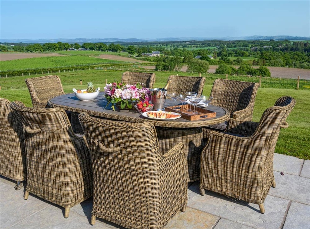 Sitting-out-area at Kipney Farmhouse in Logiealmond, near Crieff, Perthshire