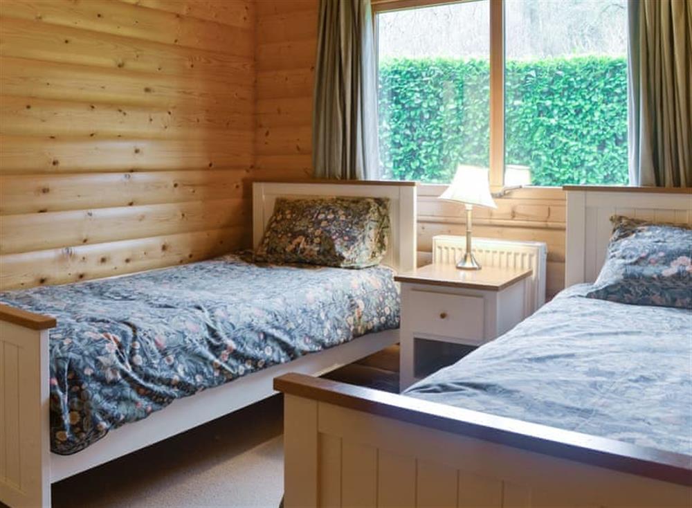 Light and airy twin bedroom at Laurel Lodge, 