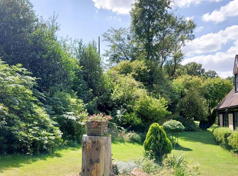 Garden and grounds at Kippling Cottage in Etchingham, East Sussex