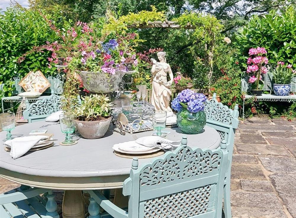 Patio at Kippling Cottage in Etchingham, East Sussex