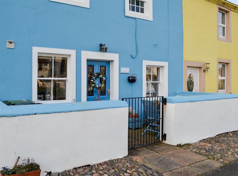 Attractive, terraced seaside cottage