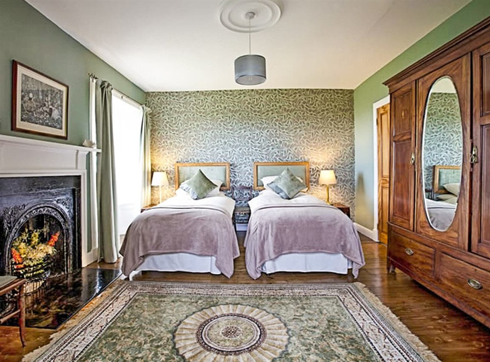 Twin bedroom
