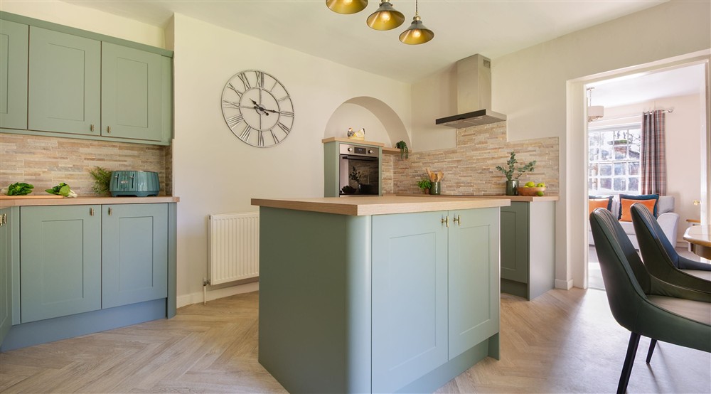The kitchen and dining room (photo 2) at Kitchen Garden Cottage in Worksop, Nottinghamshire