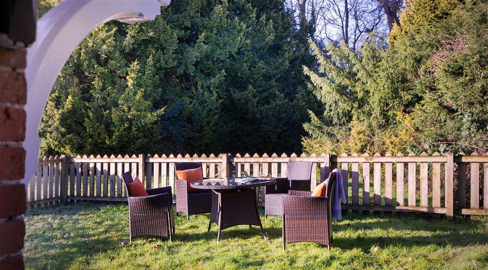 The table and chairs in the front garden (photo 2) at Kitchen Garden Cottage in Worksop, Nottinghamshire