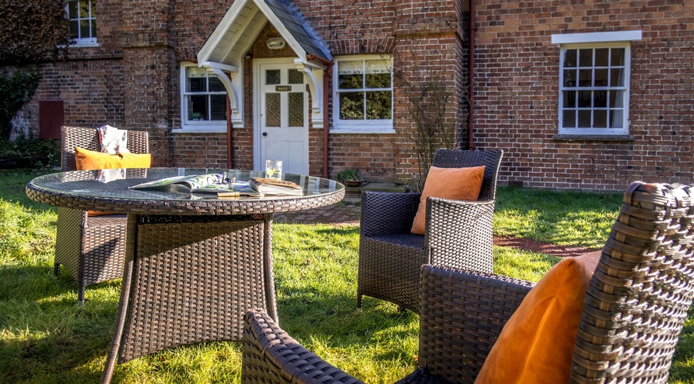 The table and chairs in the front garden at Kitchen Garden Cottage in Worksop, Nottinghamshire