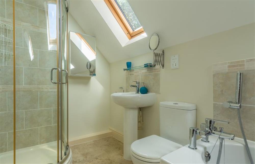 First floor: The en-suite has a bath and separate shower (photo 2) at Kittiwake Cottage, Brancaster near Kings Lynn