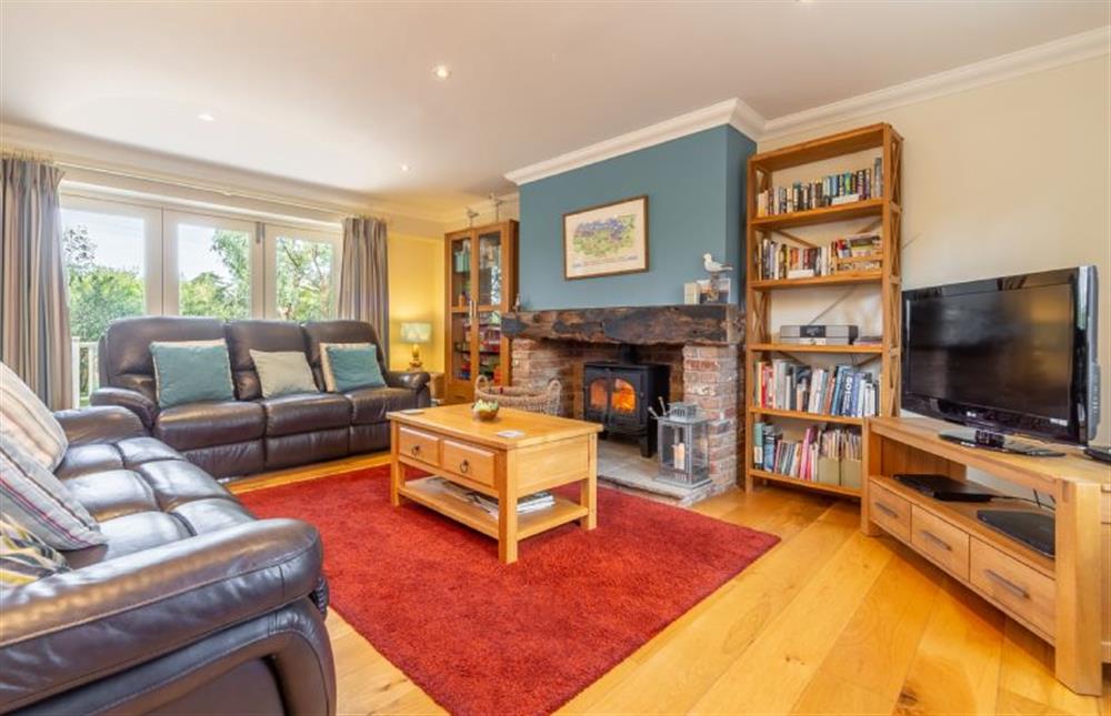 Kittiwake Cottage: Bright duel-aspect sitting room