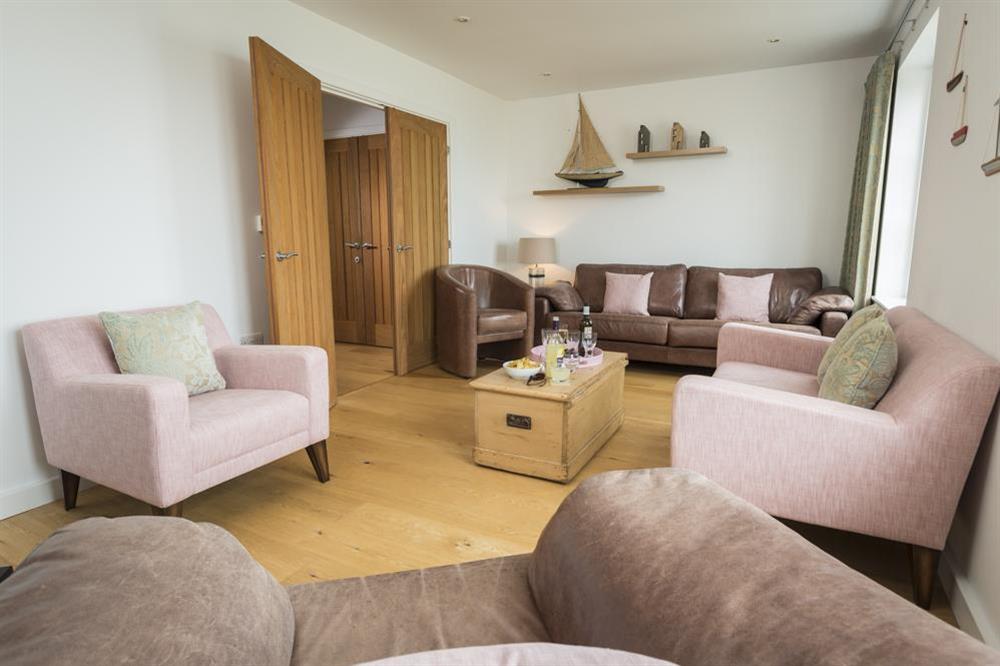 Beautifully furnished sitting room with sea views (first floor) at Kittiwake in , Hallsands