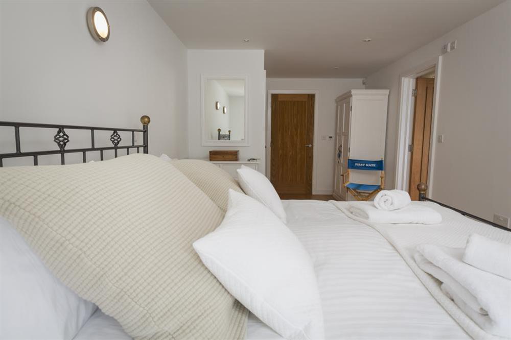 En suite master bedroom with super-King size bed at Kittiwake in , Hallsands