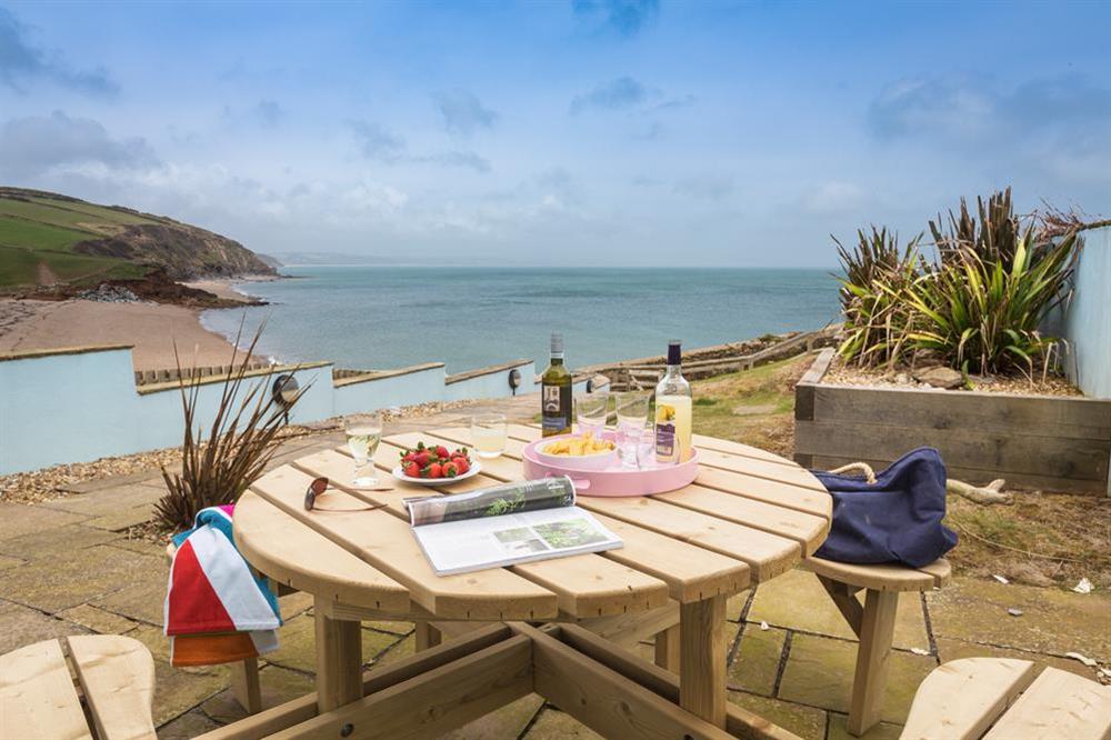 Furnished terrace with stunning sea views at Kittiwake in , Hallsands
