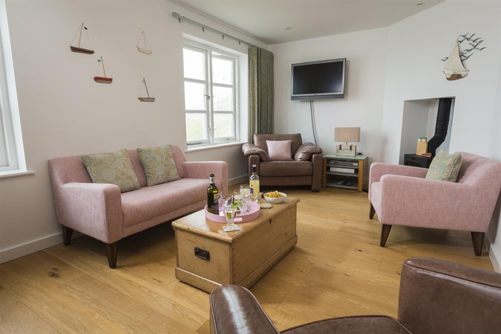Sitting room with sea views (first floor) at Kittiwake in , Hallsands
