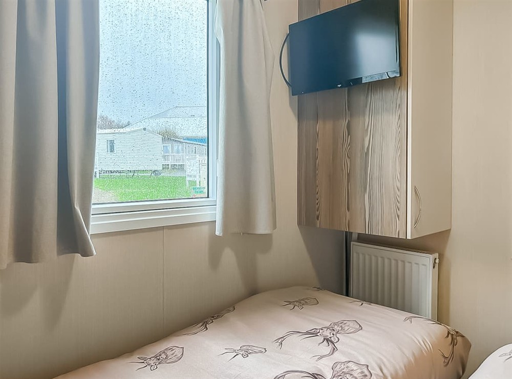 Twin bedroom (photo 2) at Kjs Holiday Haven in Ayr, Ayrshire