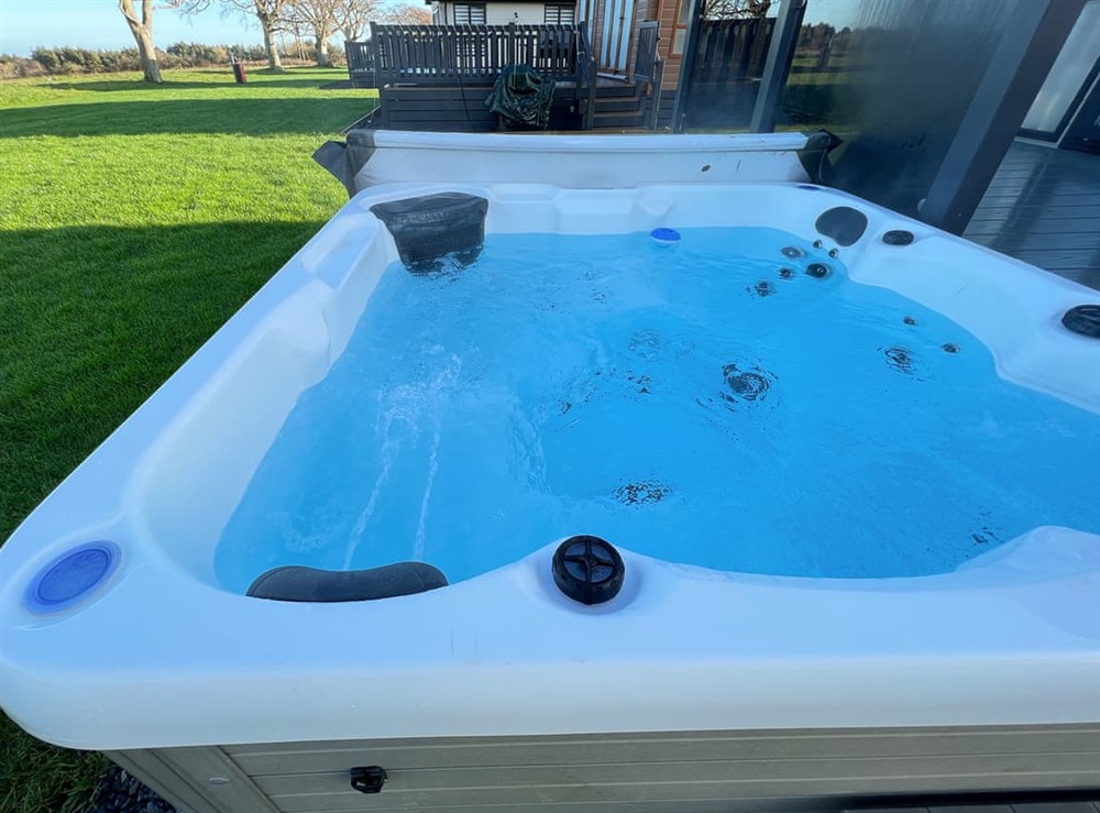 Hot tub at Knightsbridge 30 in Cameron, near St. Andrews, Fife