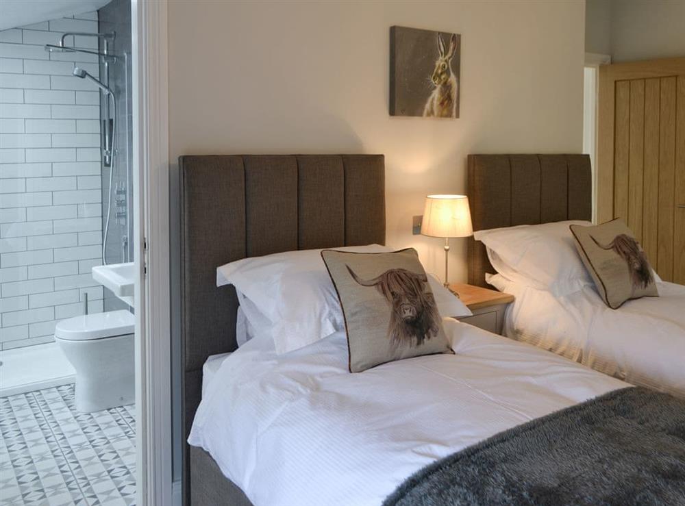 Attractive en-suite twin bedroom at The Hemmel, 