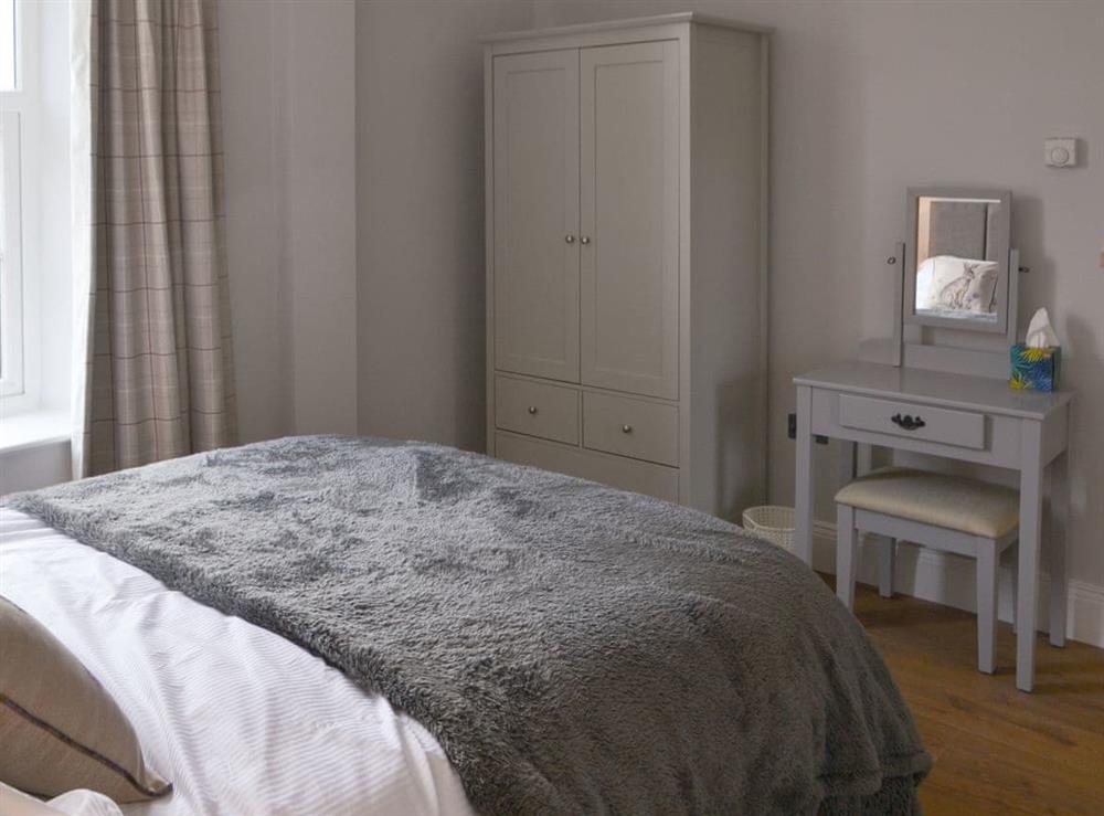 Peaceful en-suite double bedroom at The Hemmel, 