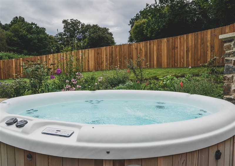 Enjoy the hot tub at Knowle House, Okehampton
