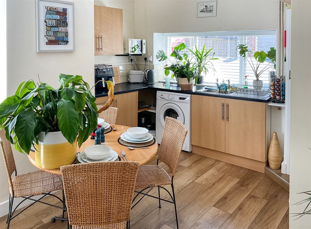 Kitchen/diner at Kookaburra Lodge in Brecon, Powys