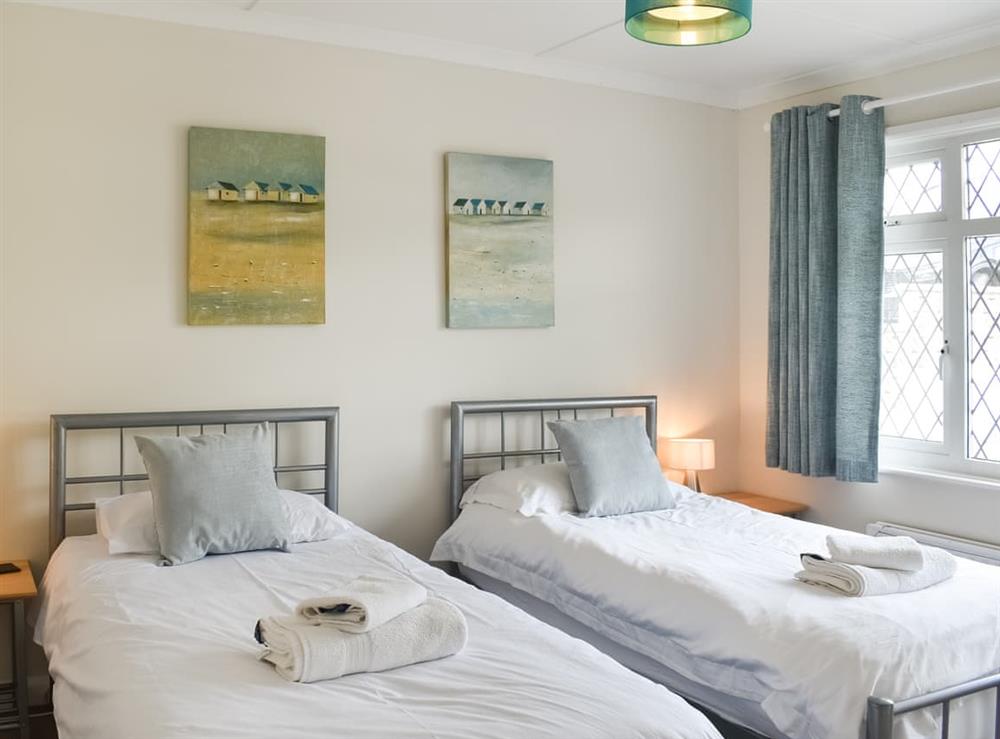Twin bedroom at Kylden in Port Isaac, Cornwall