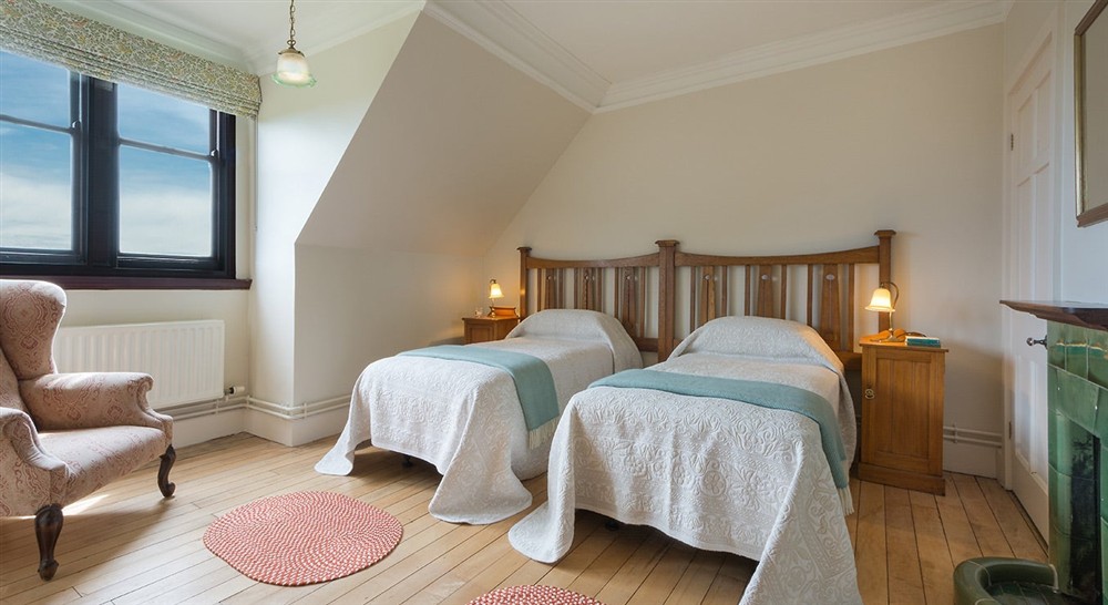 The spacious twin bedroom at Kyson in Woodbridge, Suffolk