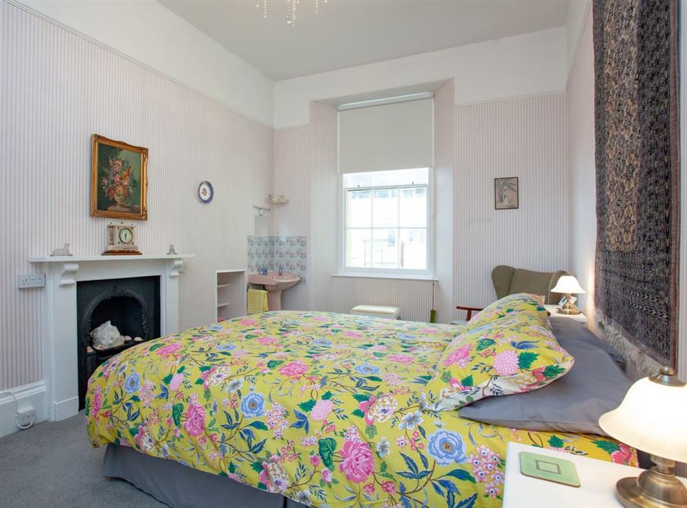 Double bedroom (photo 2) at La Fortuna apartment in Teignmouth, Devon