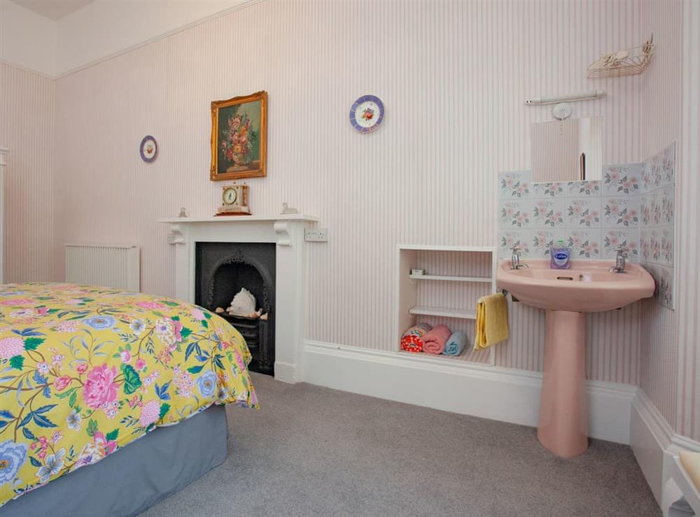Double bedroom (photo 3) at La Fortuna apartment in Teignmouth, Devon
