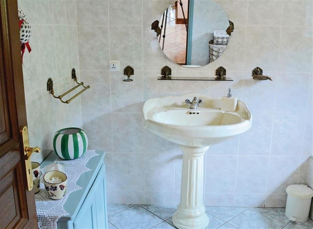 Bathroom at La Galibe in Le Lardin, Dordogne, France