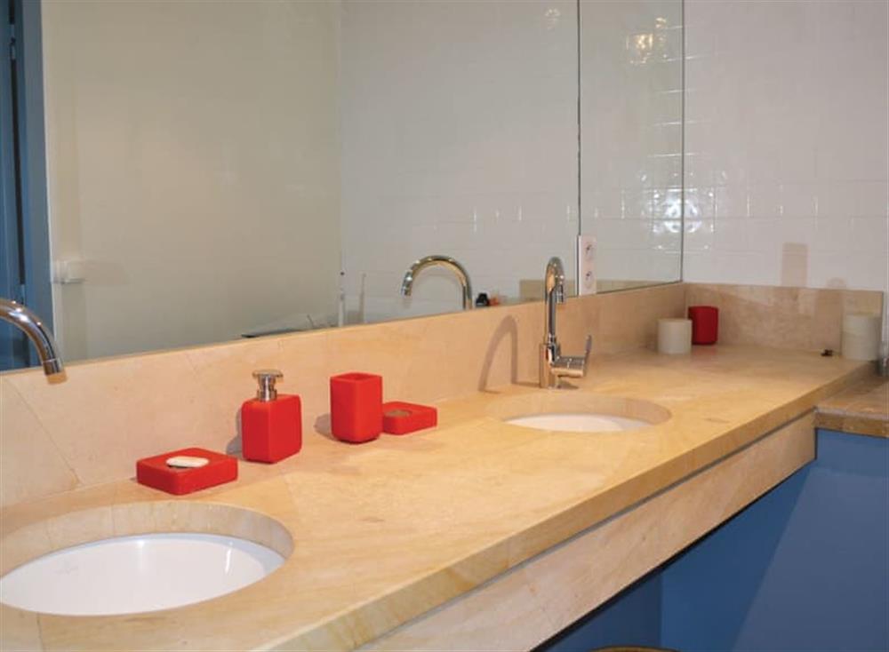 Bathroom at La Maison du Jardin in Carnac-Rouffiac, Dordogne and Lot, France