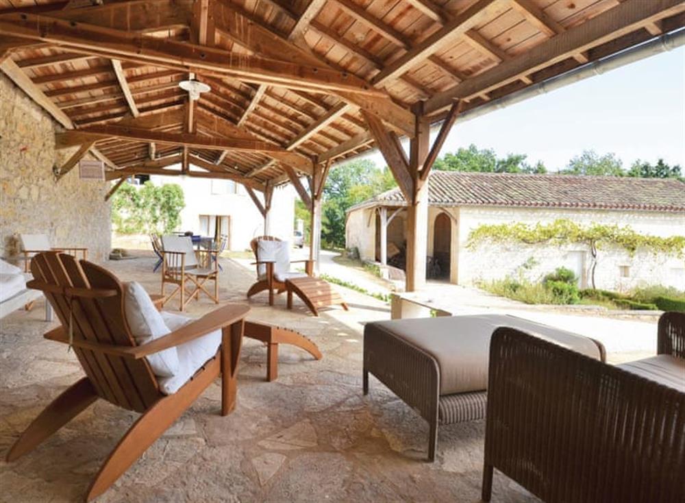 Outdoor area (photo 3) at La Maison du Jardin in Carnac-Rouffiac, Dordogne and Lot, France