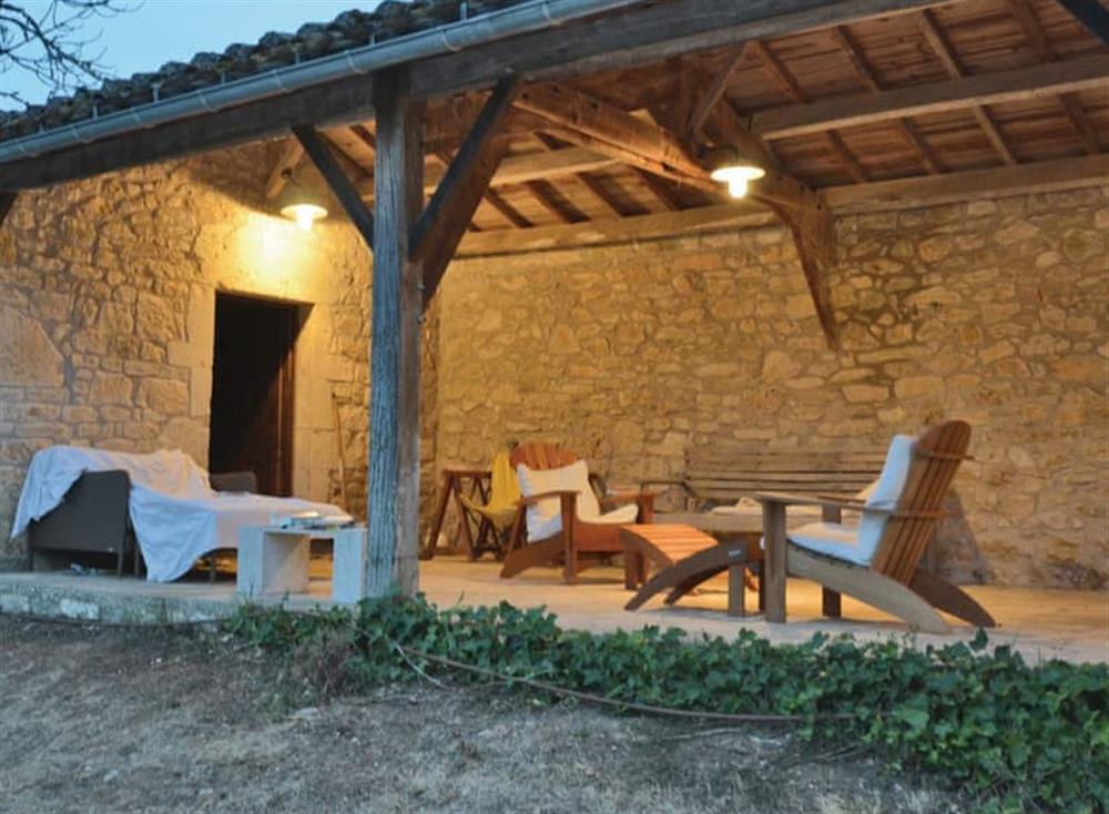 Outdoor area at La Maison du Jardin in Carnac-Rouffiac, Dordogne and Lot, France