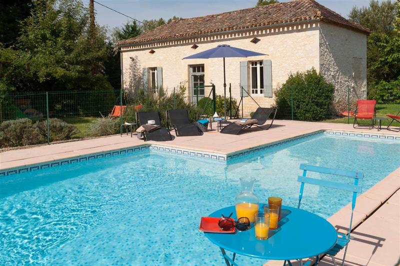 Swimming pool (photo 2) at La Petite Maison, Lot-et-Garonne, France
