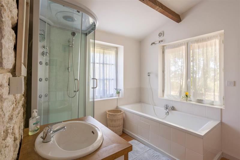Bathroom at La Plaine, Bergerac, France