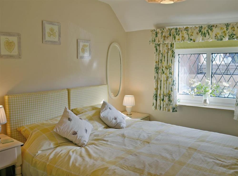 Bedroom with zip and link twin beds at Lace Cottage in Ashbourne, Derbyshire