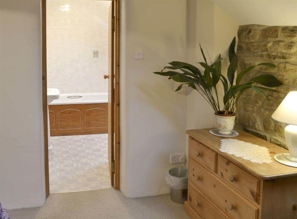 Double bedroom with en-suite bathroom at Ladycroft Barn in Hope Valley, South Yorkshire
