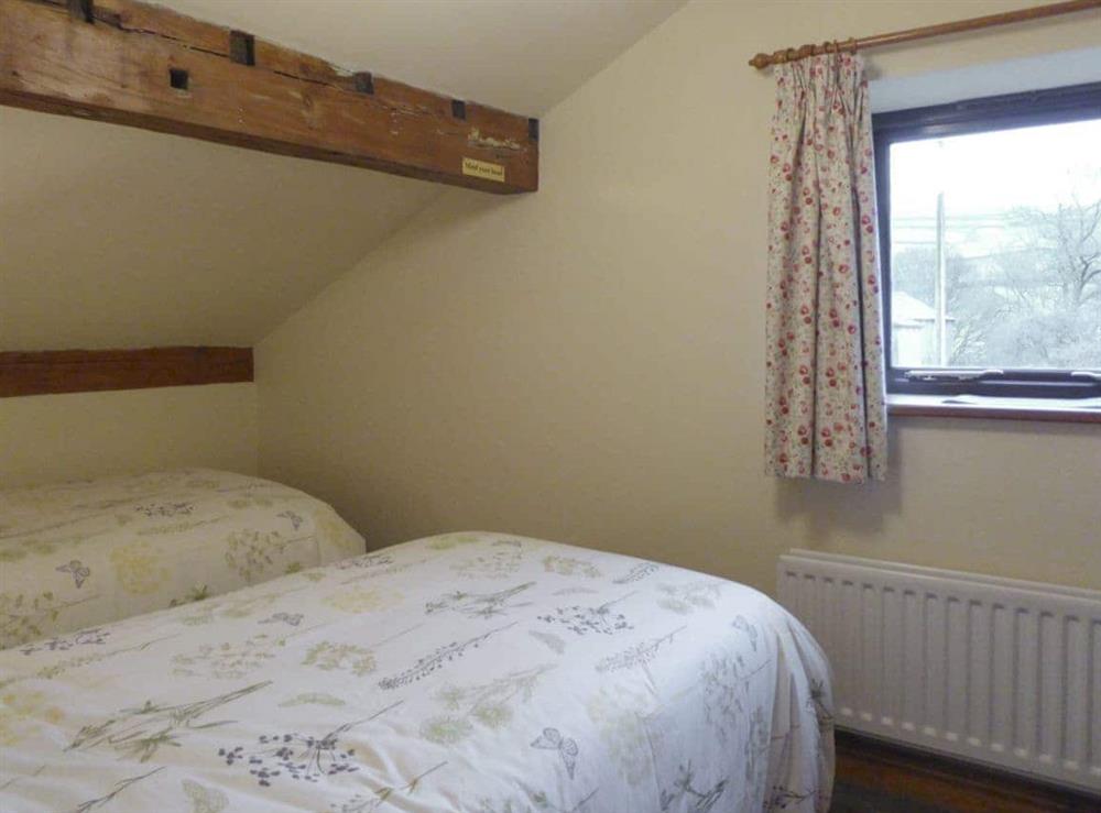 Light and airy twin bedroom at Ladycroft Cottage in Hebden, near Skipton, North Yorkshire