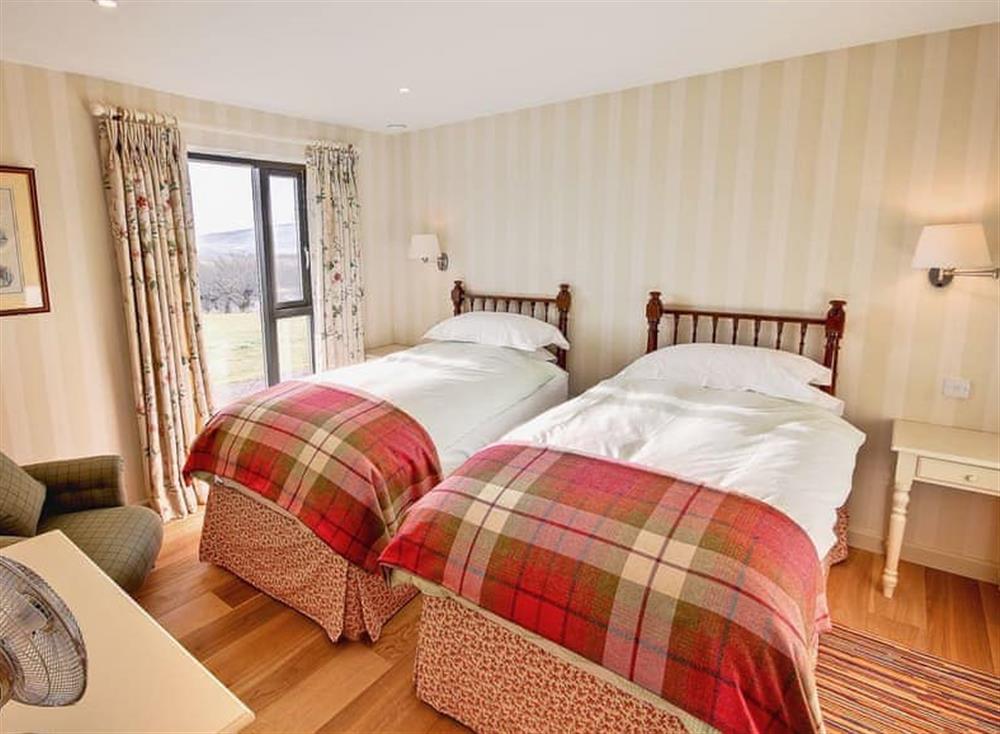 Well appointed twin bedroom at Phils House, 