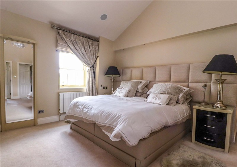Bedroom (photo 2) at Laithe House, Burnley