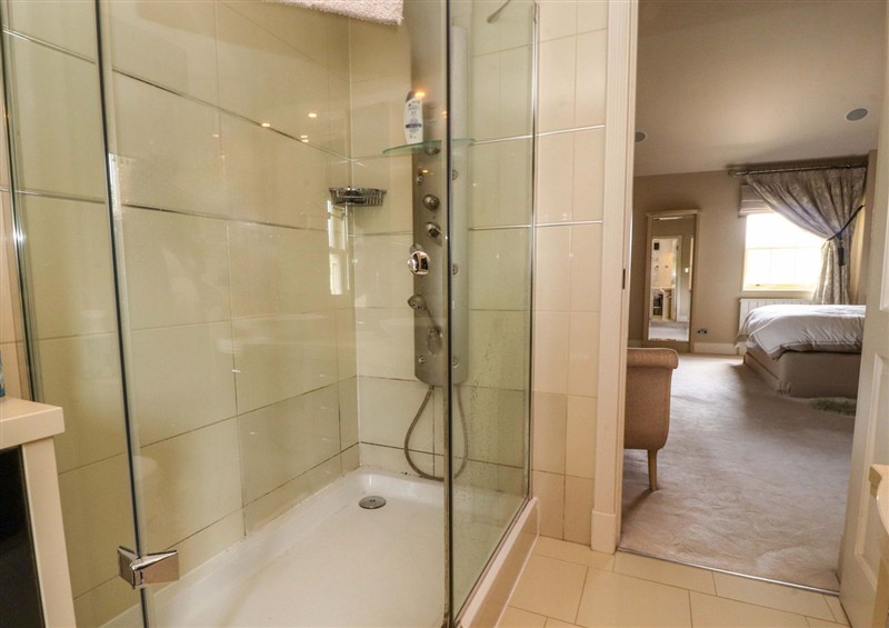 The bathroom (photo 3) at Laithe House, Burnley